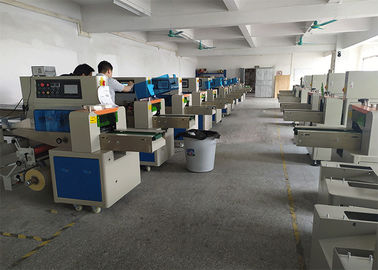 Low Loss Delicious Food Packaging Machine Hot Sealing Roll Film 2.4kw For Chikki